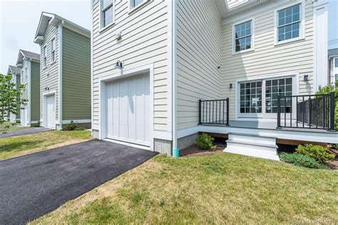 condos for sale in niantic ct